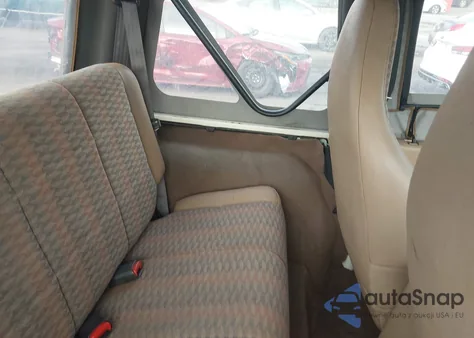 1999 Jeep Wrangler Sport z USA, uszkodzony, nr VIN 1J4FY19S1XP413327